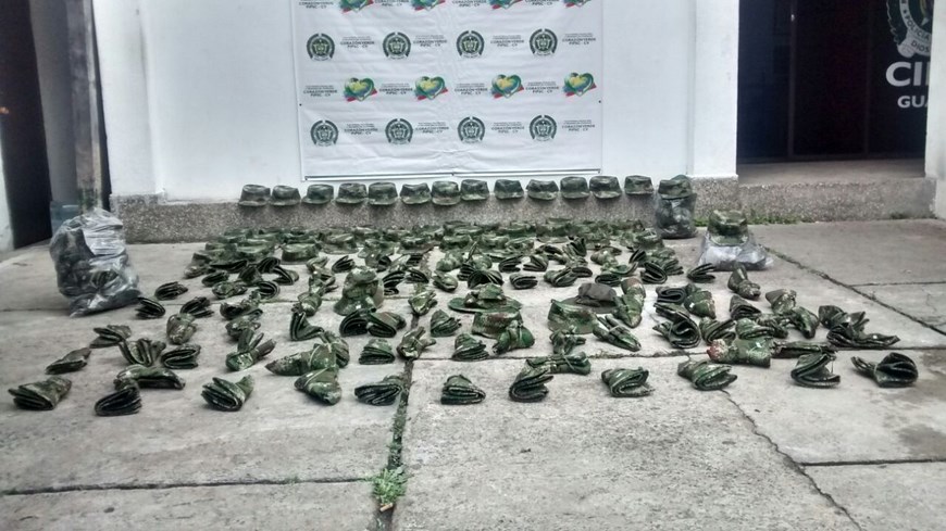 Capturado por llevar 221 prendas de uso privativo de las FF. MM en un bus 4 Foto: Policía Antioquia