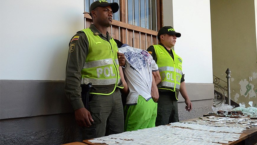 Capturado cuando pretendía surtir varias 'plazas de vicio' en el centro 1 CAPTURADO CON ESTUPEFACIENTES 3