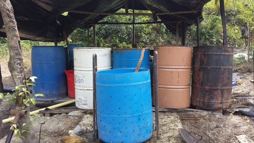 Ejército destruyó un laboratorio de las Farc y capturó a 4 miembros de las redes de apoyo en Briceño 3 Laboratorio destruido en Briceño. Foto: Ejército