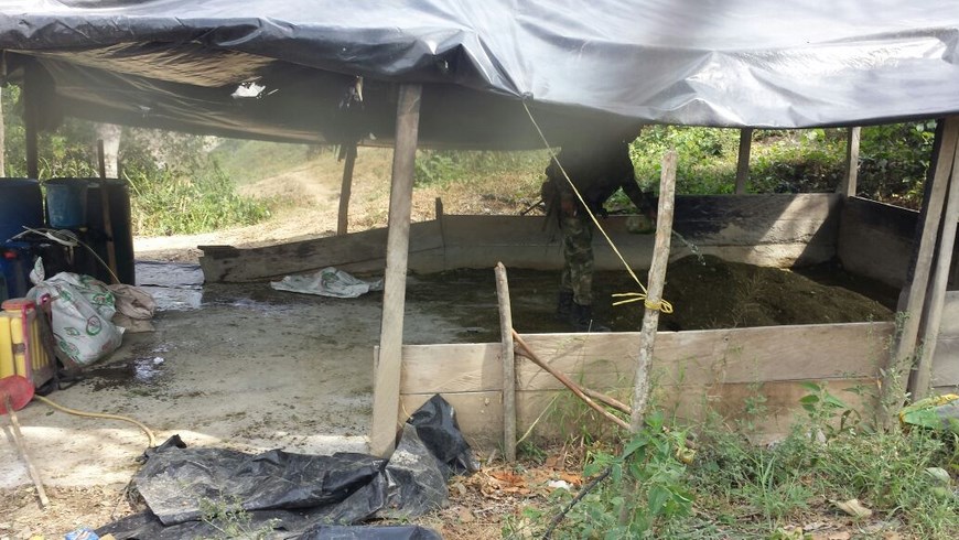 Ejército destruyó un laboratorio de las Farc y capturó a 4 miembros de las redes de apoyo en Briceño 5 Laboratorio destruido en Briceño. Foto: Ejército