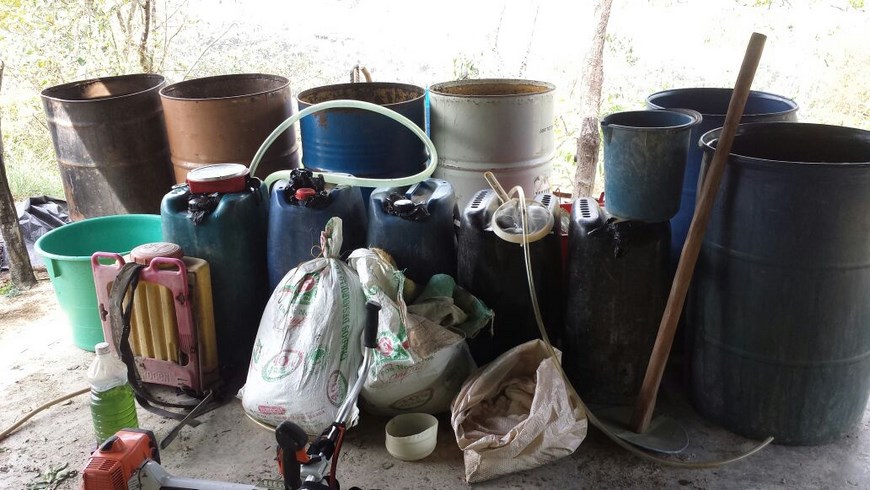 Ejército destruyó un laboratorio de las Farc y capturó a 4 miembros de las redes de apoyo en Briceño 6 Laboratorio destruido en Briceño. Foto: Ejército