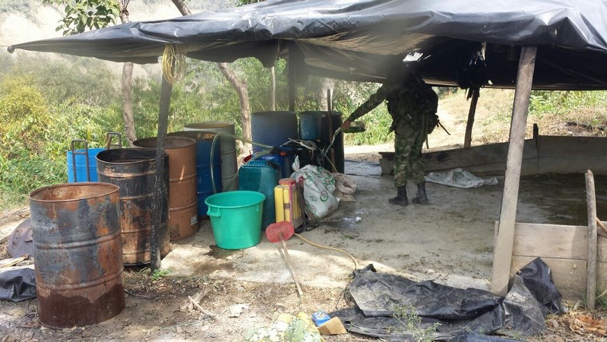 Ejército destruyó un laboratorio de las Farc y capturó a 4 miembros de las redes de apoyo en Briceño 8 Laboratorio destruido en Briceño. Foto: Ejército