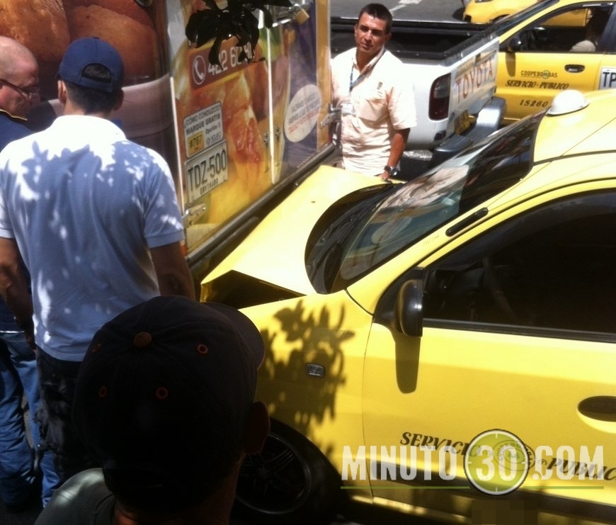 CHOQUE DE TAXISTAS EN SAN JUAN (1)