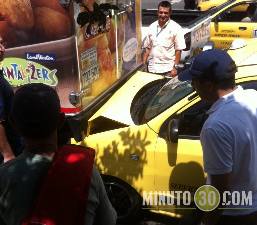 CHOQUE DE TAXISTAS EN SAN JUAN (2)