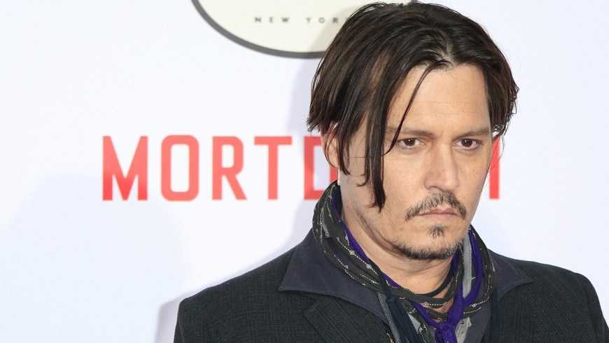 Johnny Depp posa a su llegada a la presentación de su película "Mortdecai" en el TCL Chinese Theatre de Los Ángeles. Foto: EFE