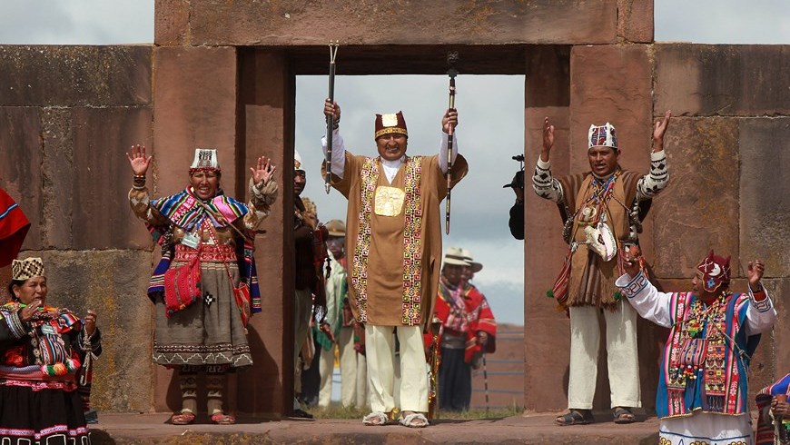 Evo Morales, asiste al ritual de investidura como líder indígena en las ruinas precolombinas de Tiahuanaco. Foto: EFE