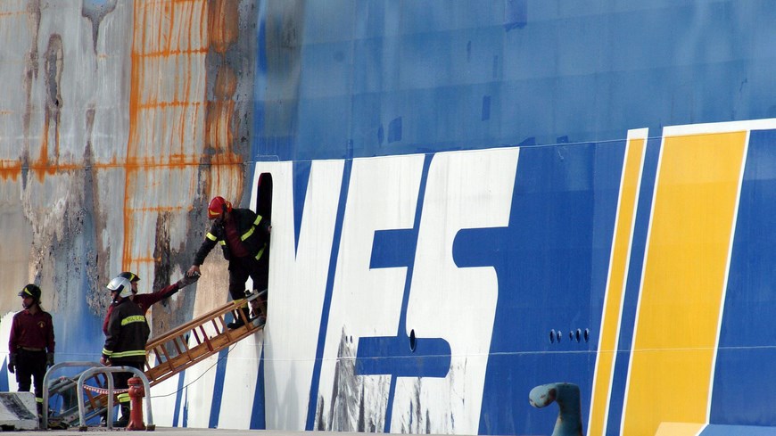 Norman Atlantic ferry, firefighters at work in Brindisi