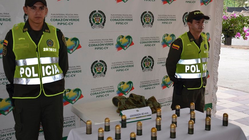 En Caucasia incautaron 20 granadas que sujetos dejaron abandonadas en una vía 2 Foto: Policía Antioquia