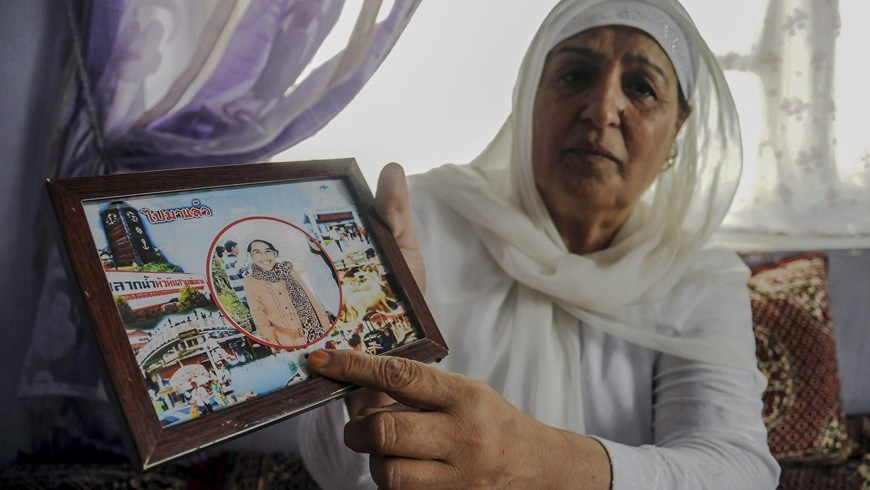 La madre de la periodista afgana asesinada Palwasha Tokhi. Foto: EFE