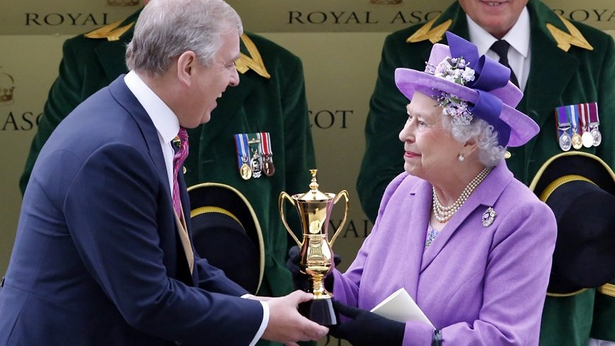 Reina Isabe II y Principe Andres