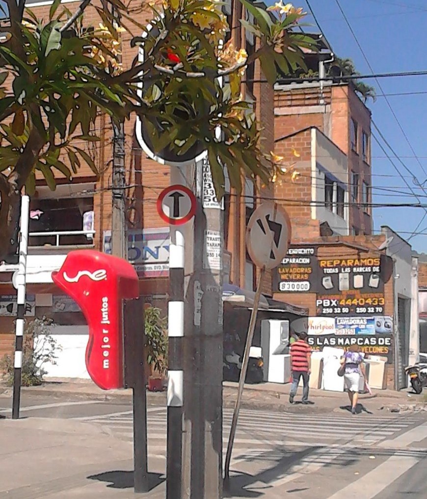 Este semáforo, en las mismas condiciones que el de Belén, está ubicado en la carrera 73 con la calle 43, en Laureles. Foto: Cortesía