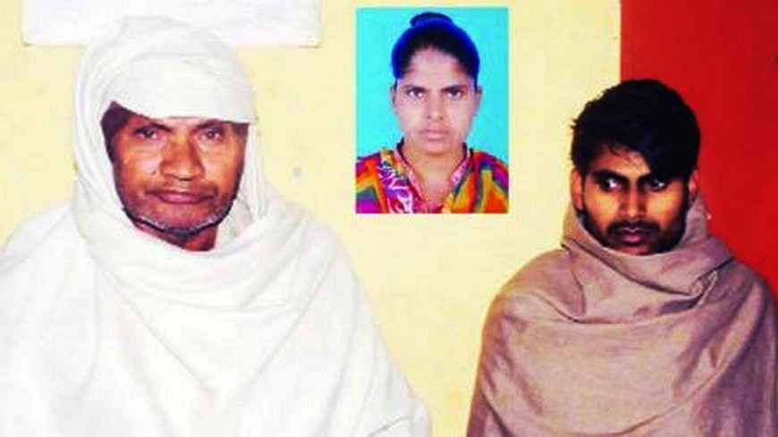 Fotografía de la joven, su padre y hermano.