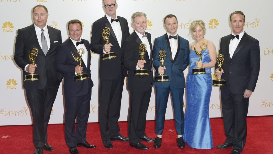 Representantes de la producción de 'Fargo' posan con el premio a mejor miniserie 'Fargo' durante la ceremonia 66 edición de los premios Emmy el pasado mes de agosto de 2014, en el Teatro Nokia en Los Ángeles (CA, EE.UU.). EFE/Archivo
