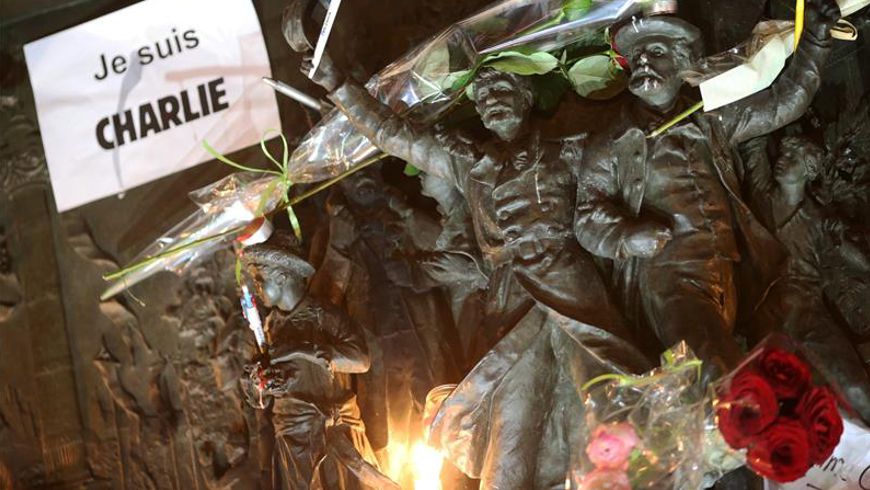 Mourad Hamyd, de 18 años, se rindió a la policía francesa junto a la frontera con Bélgica. EFE