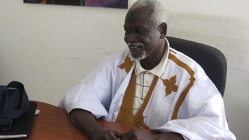 El presidente de SOS Esclavos, Bubacar uld Mesud, él mismo nacido en familia de siervos. explica a Efe que los esclavos en la Mauritania del siglo XXI son pastores y campesinos en las regiones rurales, y sirvientes domésticos en las urbanas.