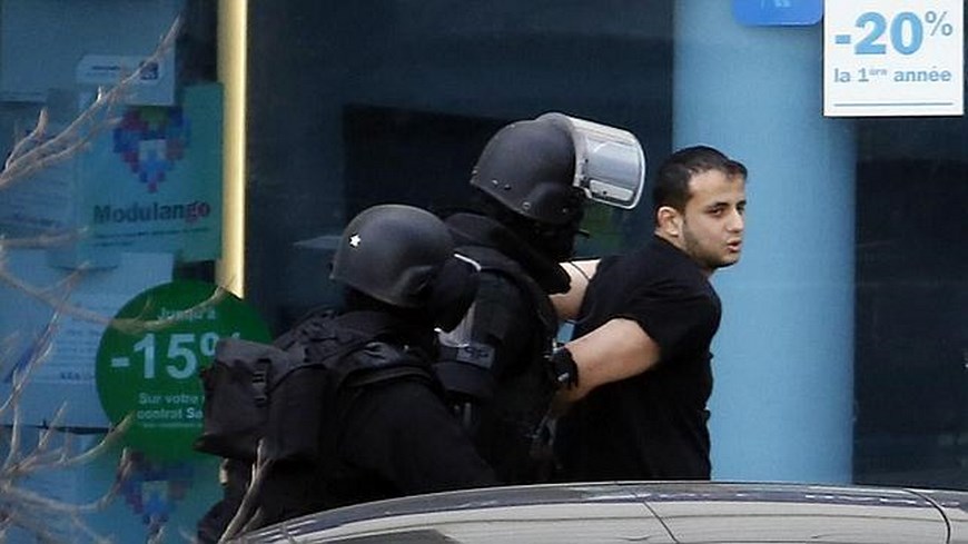 rehenes cerca de París