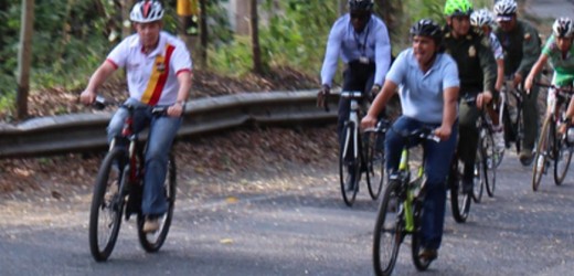 Presidente Santos recorre obras del Suroeste de Antioquia en bicicleta. FOTOS