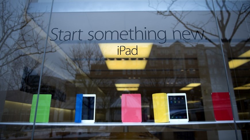 Vista del escaparate de una tienda del gigante tecnológico Apple en Arlington. EFE