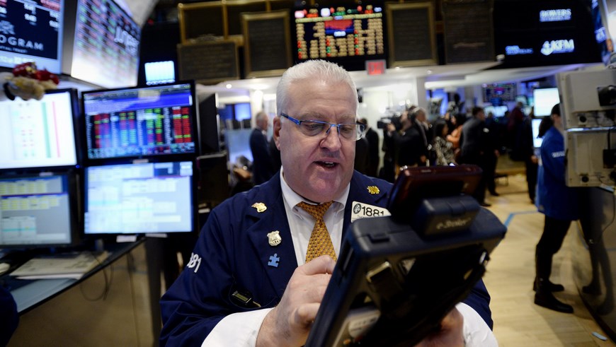 WALL STREET MODERA LAS PÉRDIDAS PERO EL DOW JONES CAE CON FUERZA UN 1,06%