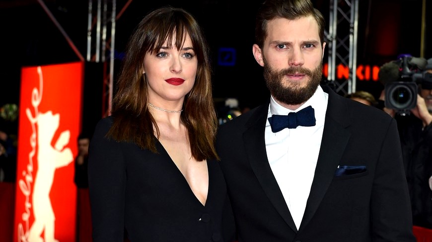 La actriz estadounidense Dakota Johnson (i) y el actor británico actor Jamie Dornan (d) de "Fifty Shades of Grey" (Cincuenta sombras de Grey). EFE