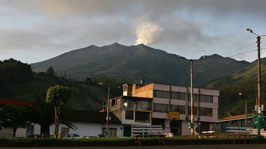 En una entrevista con Efe, la directora técnica de geoamenazas del SGC, Marta Calvache, explicó que no fue fácil encontrar este volcán debido a la prominente vegetación y su baja altitud, y al hecho de que diferentes erupciones moldearon su forma original. EFE/Archivo