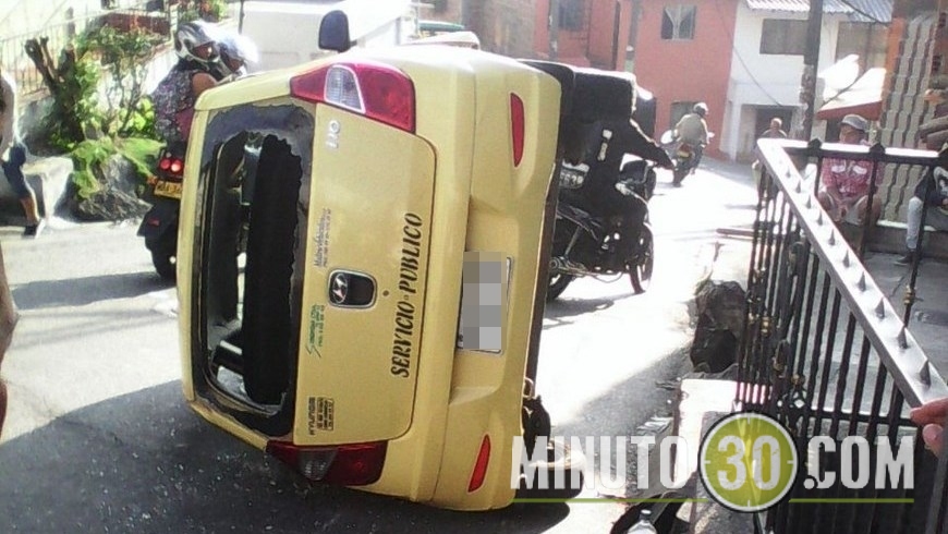 ACCIDENTE TAXI LA MARUCHENGA (1)