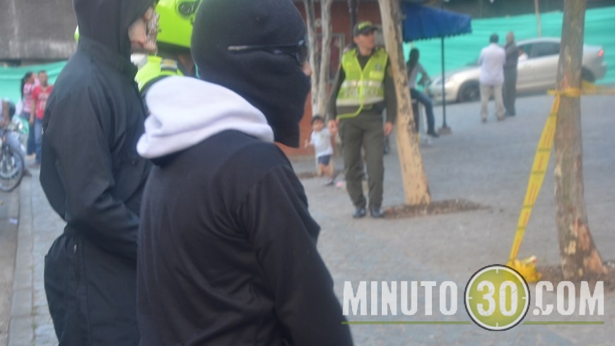 Simulacro de levantamiento. Campaña de la Policía. Foto: Guillermo Naranjo