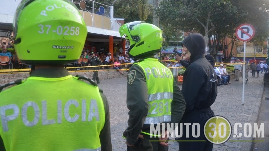 Simulacro de levantamiento. Campaña de la Policía. Foto: Guillermo Naranjo