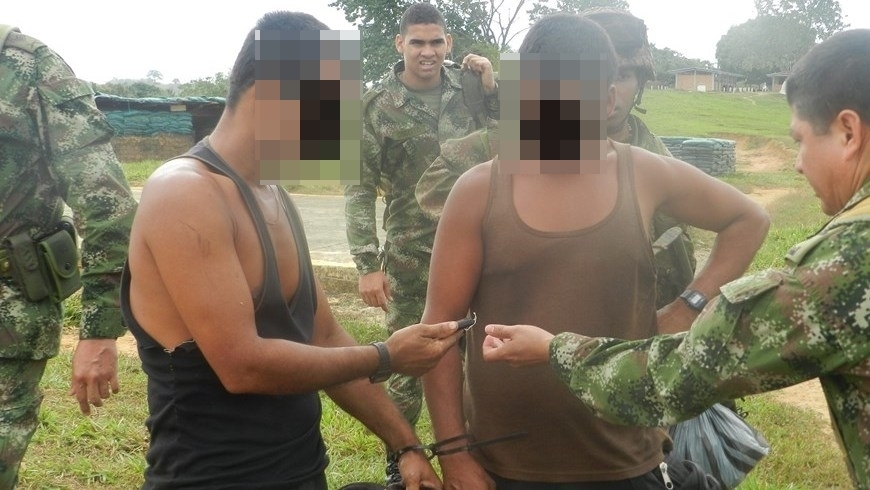 Capturados dos guerrilleros de las Farc que transportaban 'coca' en Tarazá 2 Foto: Ejército