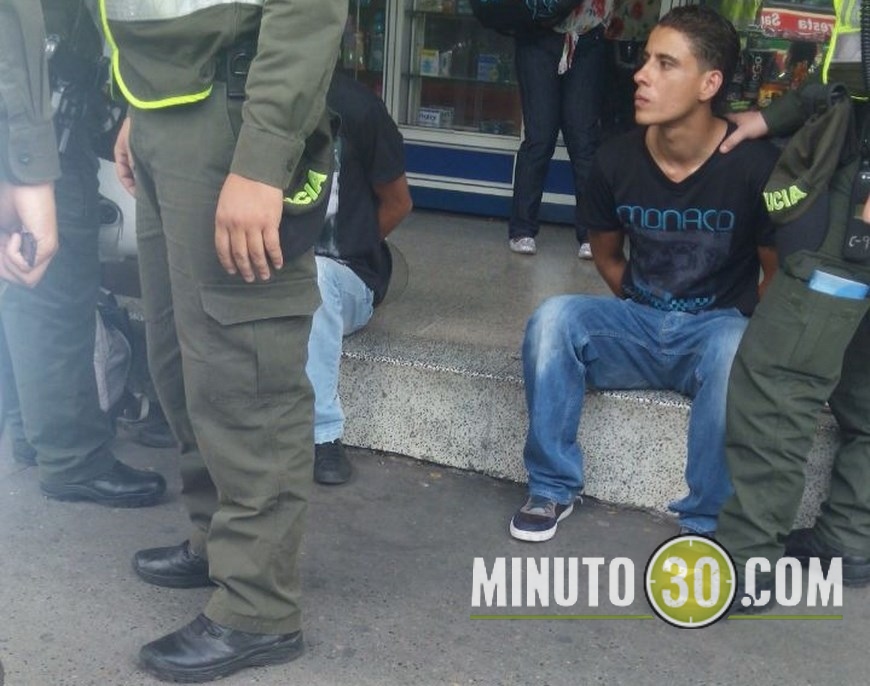 CAPTURADOS CON UN REVÓLVER (1)