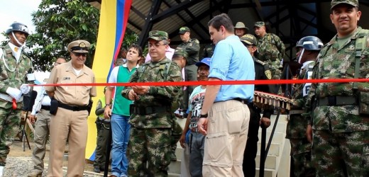 EN FOTOS: MinDefensa y ejército entregaron casas a 137 familias de la etnia Emberá Katio, en Turbo