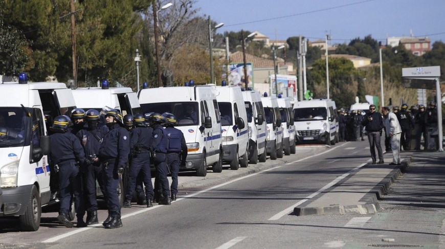 Disparan con ametralladora