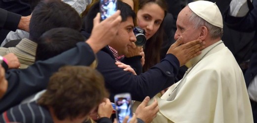 El Papa dice que los buenos padres no pegan “una bofetada en la cara” a sus hijos