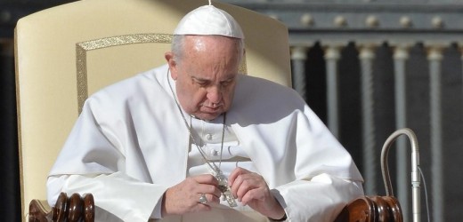 El papa pide a los jóvenes que no reduzcan el amor solo al “aspecto sexual”