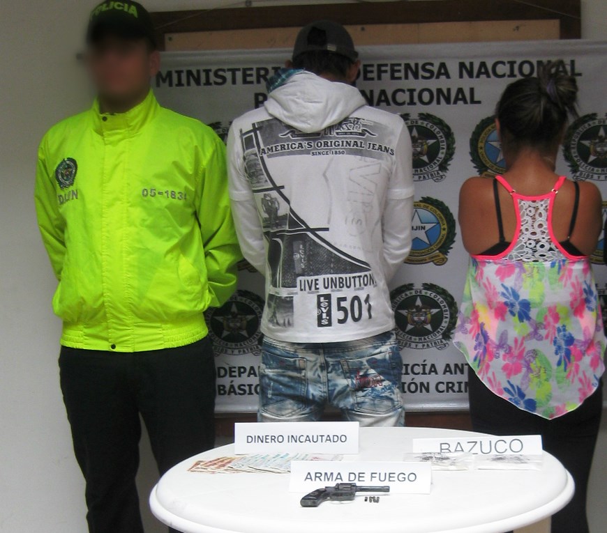Un hombre y una mujer fueron capturados en Frontino por portar armas de fuego, municiones y estupefacientes 2 Cortesía Policía Antioquia