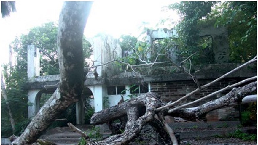 A escombros quedó reducida la mansión de la Hacienda Nápoles 2 Foto: Cortesía