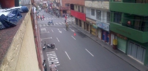 Fotos y video: evacuan locales comerciales en Envigado por derramamiento de una sustancia extraña