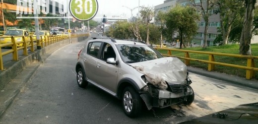 Por unos patines, se estrelló en el puente