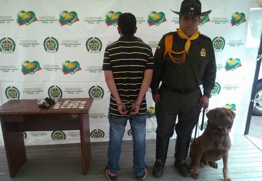 Lo cogieron con 100 gramos de cocaína en las medias 6 cocaina en medias