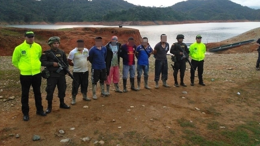 Seis capturas dejó operativo contra la minería ilegal en Rionegro 3 Los capturados. Foto: Cortesía