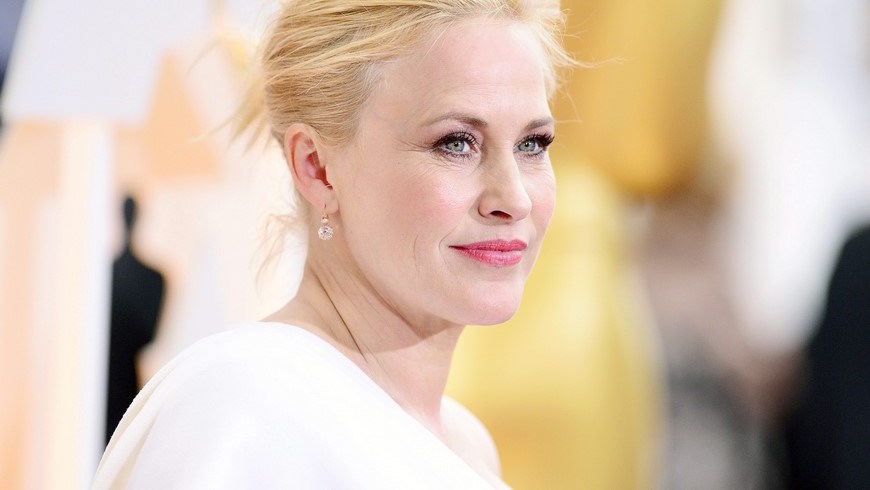 La actriz estadounidense Patricia Arquette fue registrada este domingo a su llegada a la alfombra roja que precede la edición 87 de la ceremonia de entrega de los Premios Óscar, en el teatro Dolby de Hollywood (California, EE.UU.). EFE