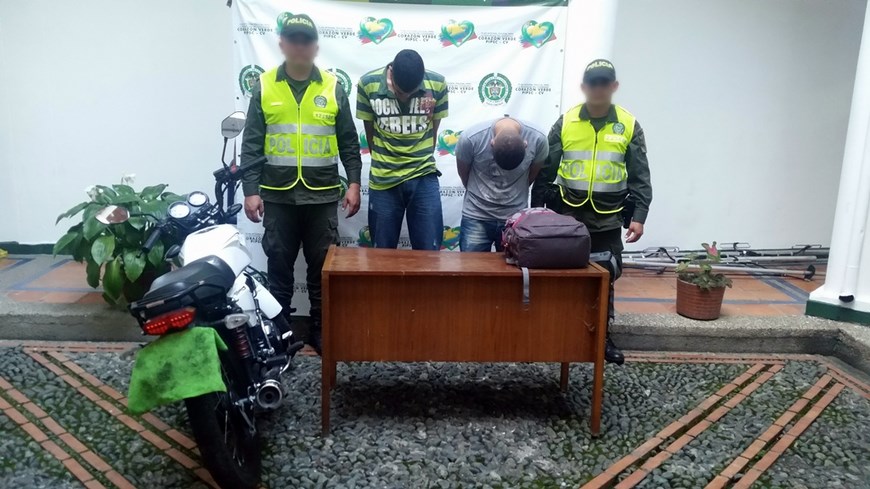 En Santa Fe de Antioquia capturaron a dos hombres por hurtarle sus pertenencias a una señora 2 Foto: Cortesía Policía Antioquia