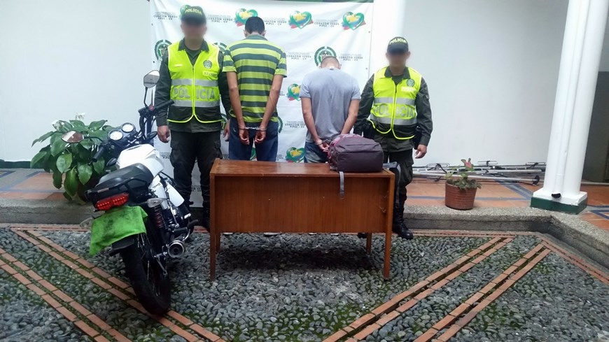 En Santa Fe de Antioquia capturaron a dos hombres por hurtarle sus pertenencias a una señora 3 Foto: Cortesía Policía Antioquia
