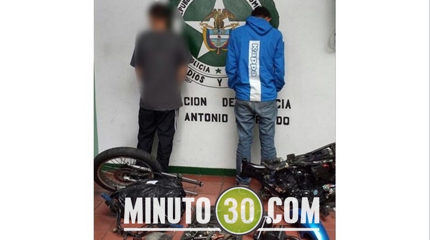 En el corregimiento de San Cristóbal, las autoridades capturaron en flagrancia a dos personas que estaban deshuesando unas motos que al parecer habían sido hurtadas.