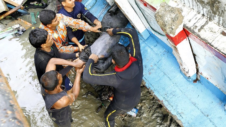 hundimiento de un barco en Bangladesh 1