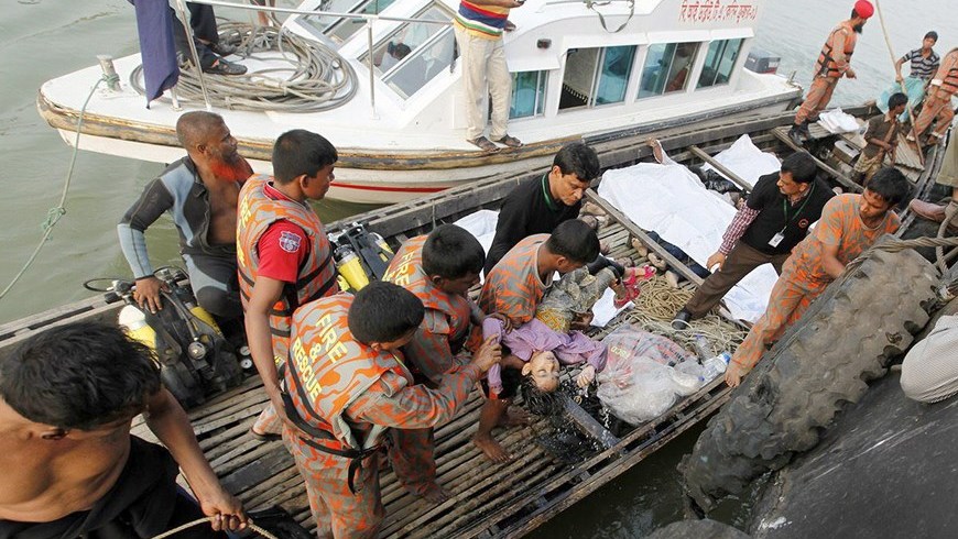 hundimiento de un barco en Bangladesh