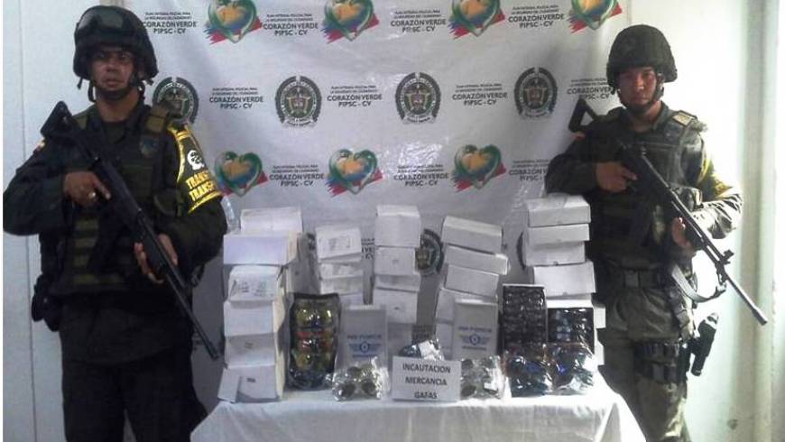 Autoridades incautaron 1.800 gafas de contrabando en Cáceres 2 Foto: Cortesía Policía Antioquia