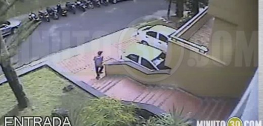 Captan en video al ladrón de espejos retrovisores que azota a El Poblado