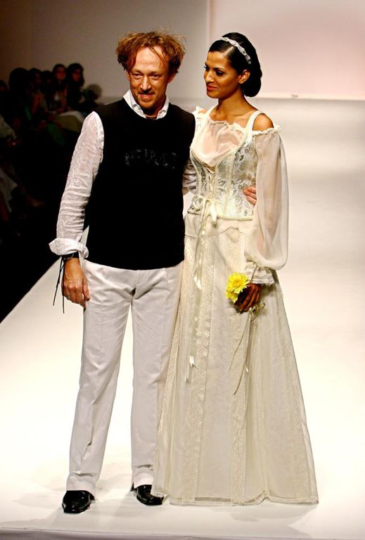 diseñador de origen mexicano Willfredo Gerardo, exhibió su colección de vestidos de noche. EFE