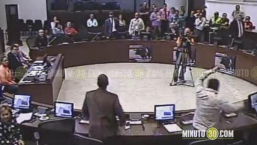 sesion concejo de medellin + pelea app